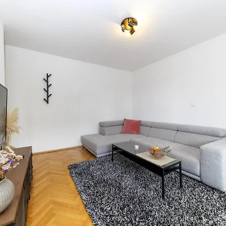 Alan Apartment