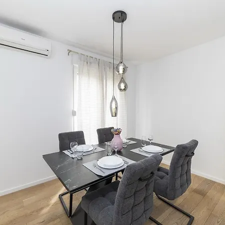 Alan Apartman *