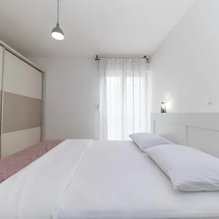 Alan Apartman *
